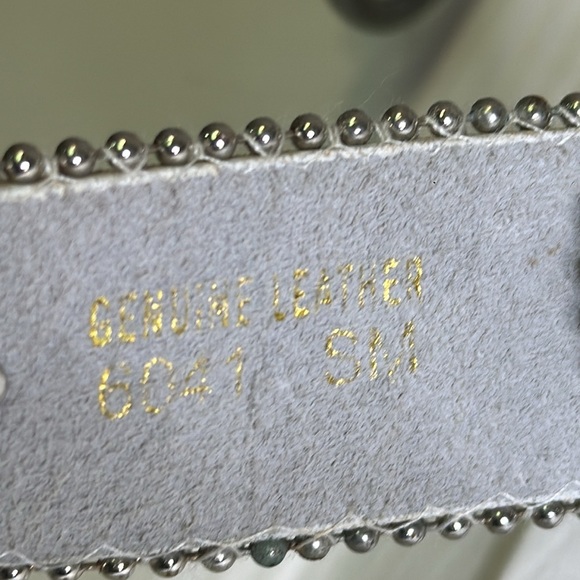 White Leather Silver Studded Rhinestones Buckled Belt Women Size SM 29-34” - Picture 5 of 6